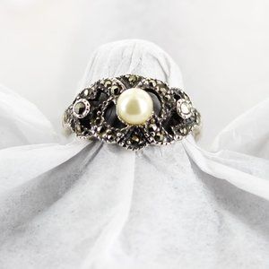 925 Sterling silver pearl and marcasite ring